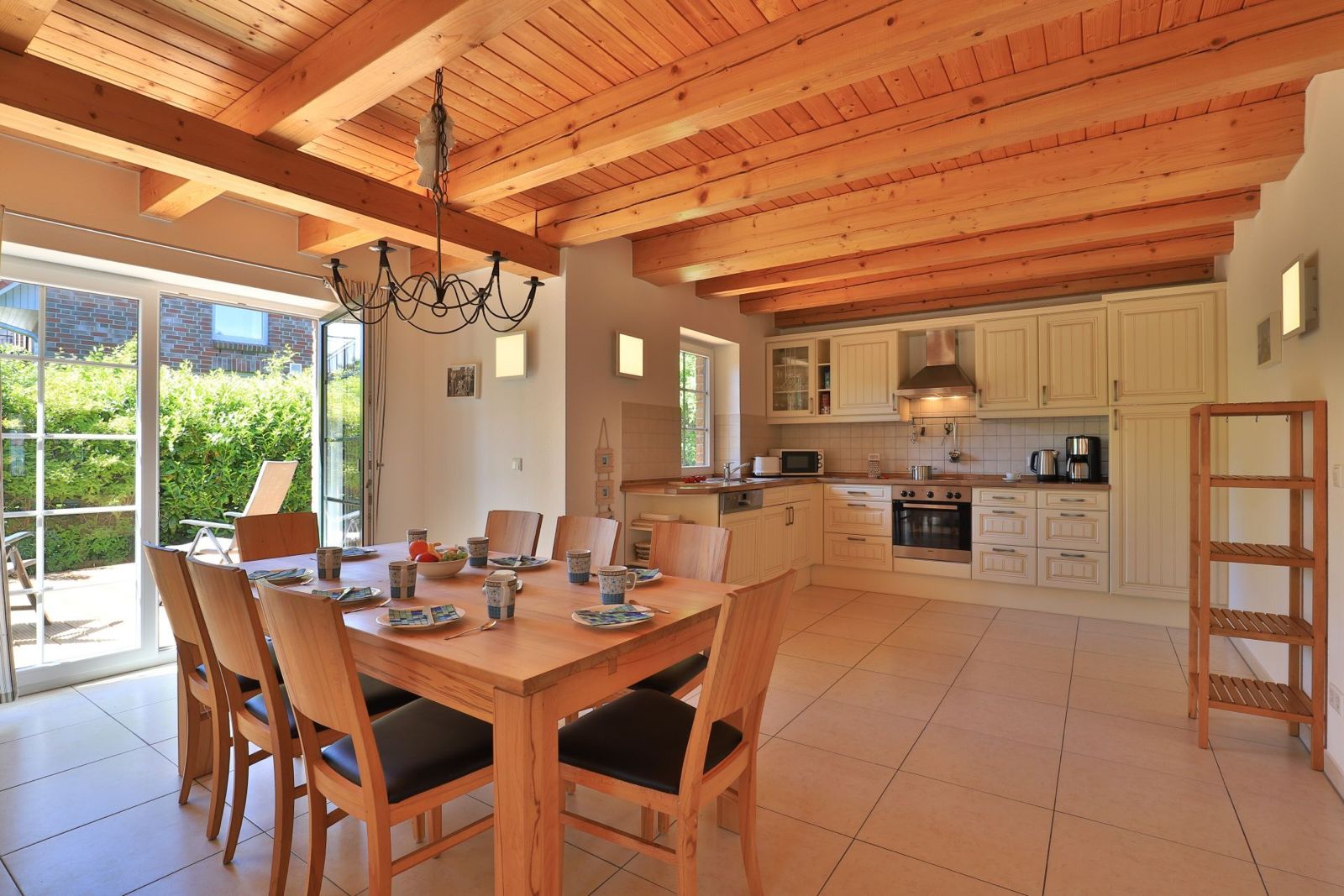 Küche und Essbereich